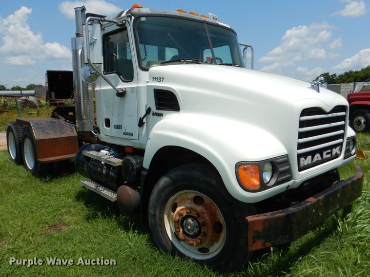 image for item DM3876 2005 Mack CV  semi truck