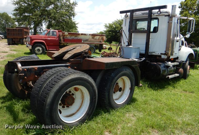 image for item DM3876 2005 Mack CV  semi truck