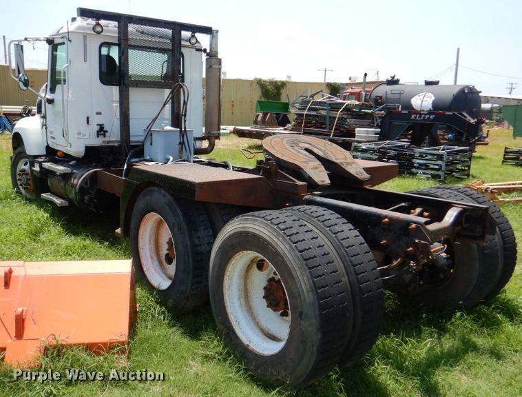 image for item DM3876 2005 Mack CV  semi truck