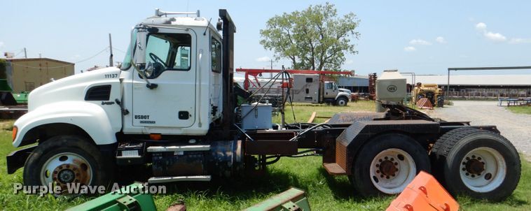 image for item DM3876 2005 Mack CV  semi truck