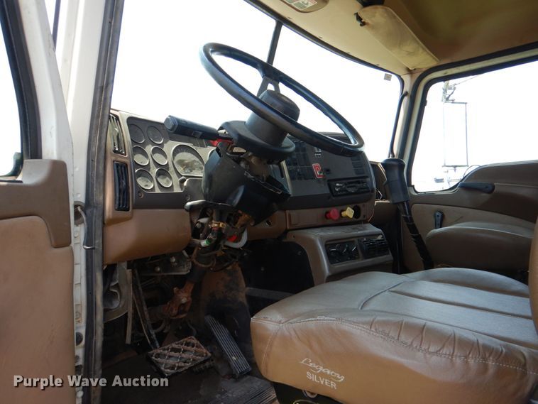 image for item DM3876 2005 Mack CV  semi truck