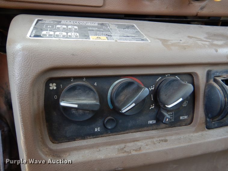 image for item DM3876 2005 Mack CV  semi truck