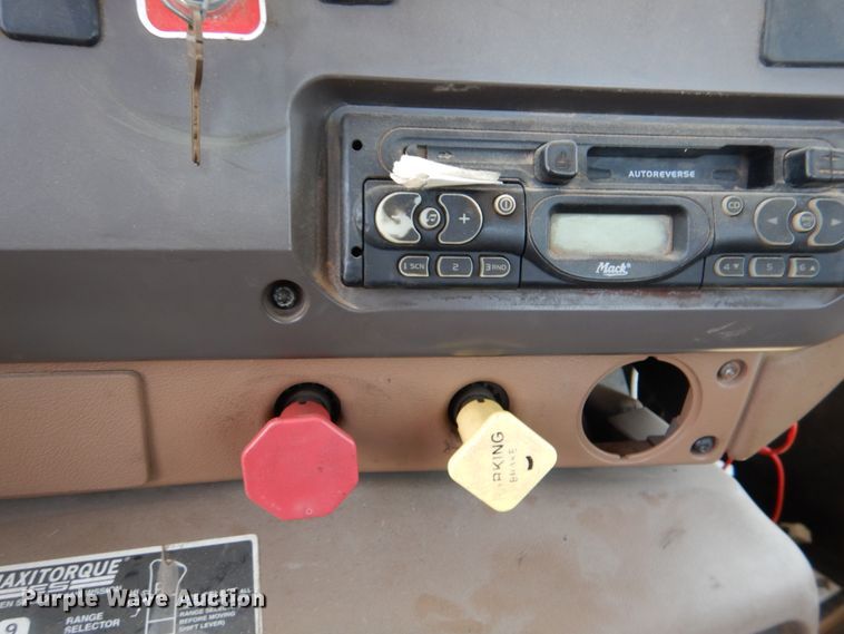 image for item DM3876 2005 Mack CV  semi truck