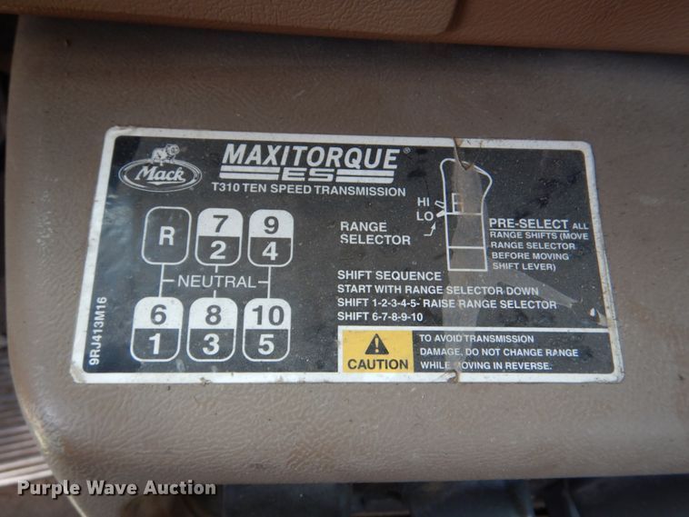 image for item DM3876 2005 Mack CV  semi truck