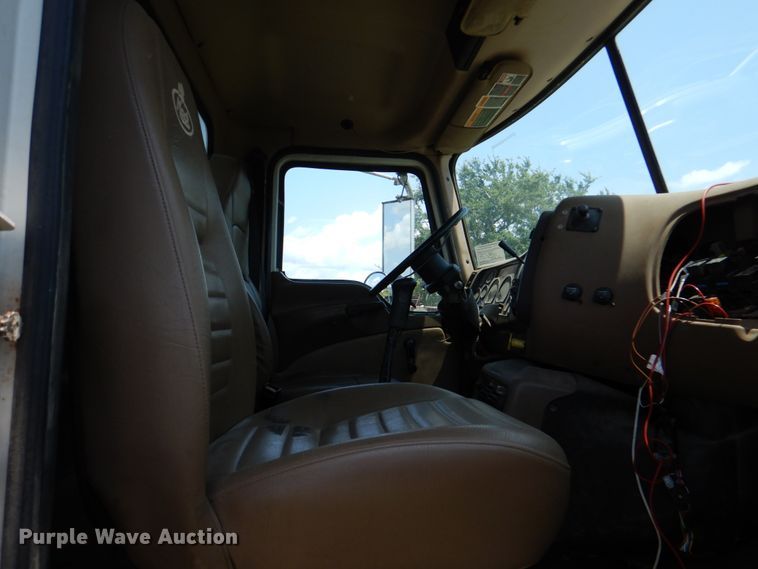 image for item DM3876 2005 Mack CV  semi truck