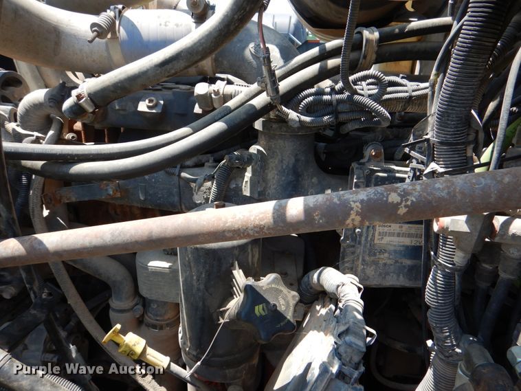 image for item DM3876 2005 Mack CV  semi truck