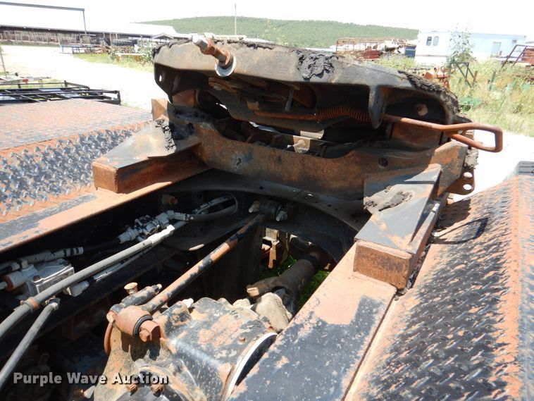 image for item DM3876 2005 Mack CV  semi truck