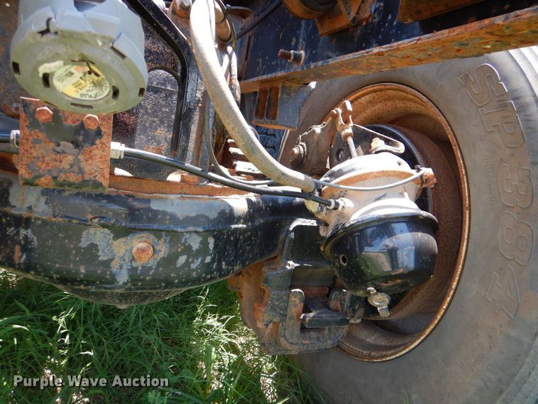 image for item DM3876 2005 Mack CV  semi truck