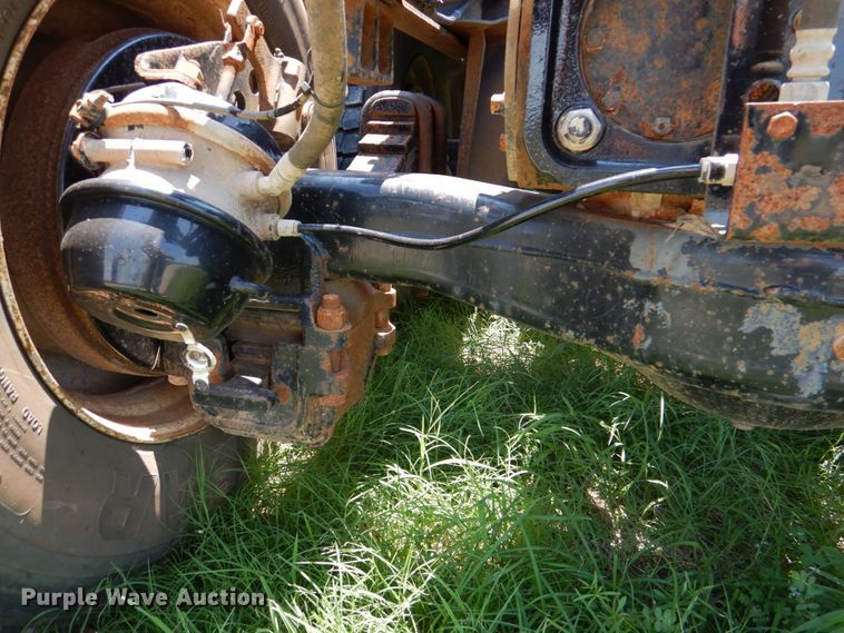 image for item DM3876 2005 Mack CV  semi truck