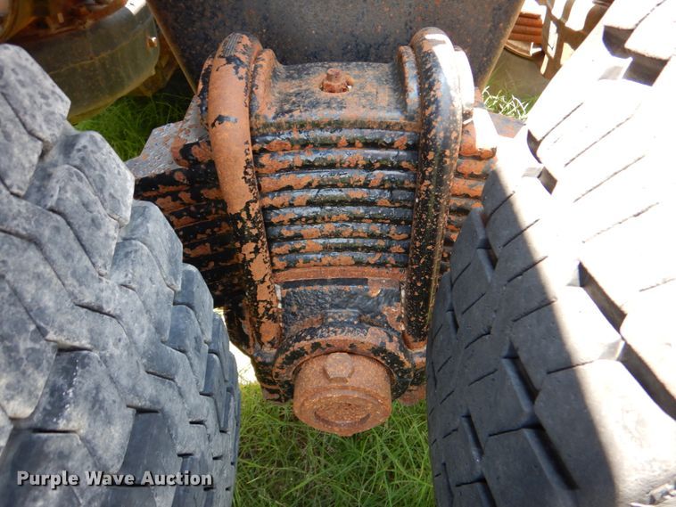 image for item DM3876 2005 Mack CV  semi truck