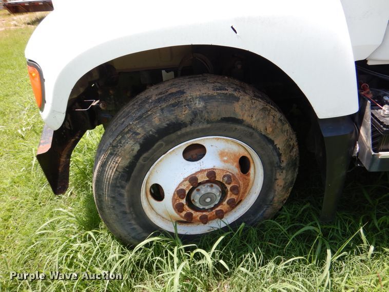 image for item DM3876 2005 Mack CV  semi truck