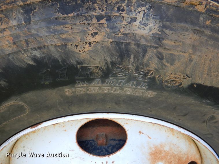 image for item DM3876 2005 Mack CV  semi truck