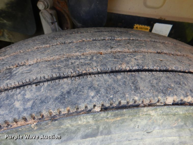 image for item DM3876 2005 Mack CV  semi truck