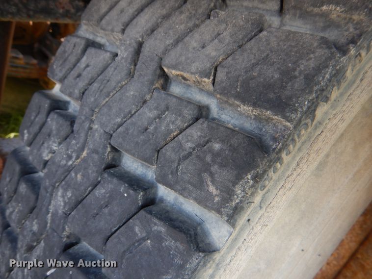 image for item DM3876 2005 Mack CV  semi truck