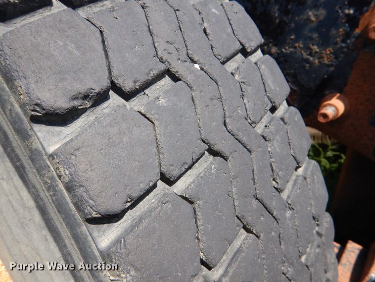 image for item DM3876 2005 Mack CV  semi truck