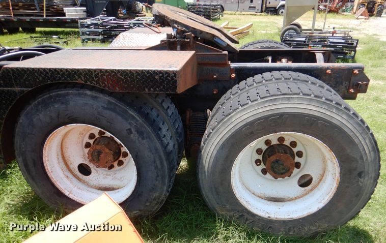 image for item DM3876 2005 Mack CV  semi truck