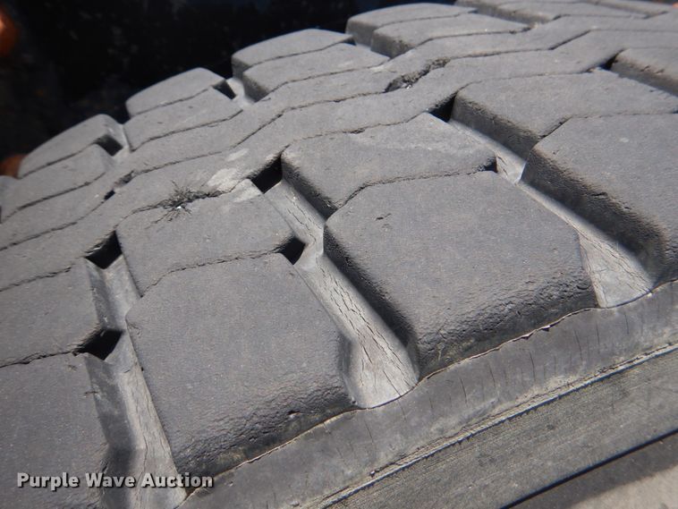 image for item DM3876 2005 Mack CV  semi truck