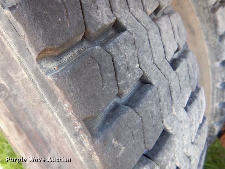 image for item DM3876 2005 Mack CV  semi truck