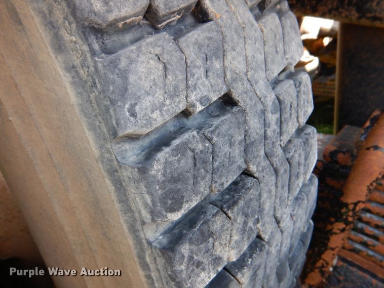 image for item DM3876 2005 Mack CV  semi truck