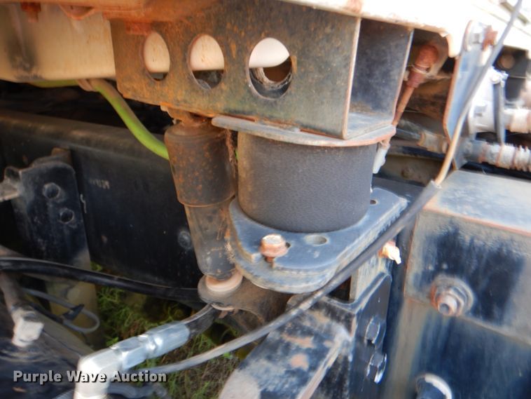 image for item DM3876 2005 Mack CV  semi truck