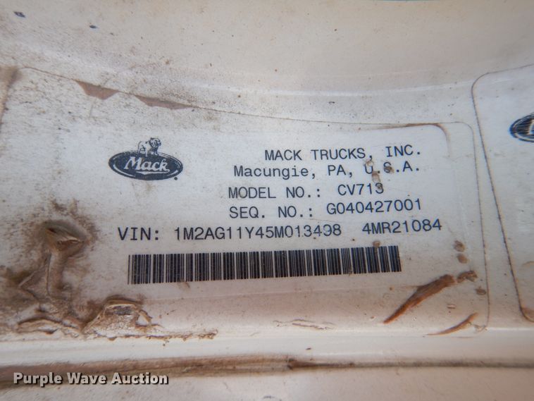 image for item DM3876 2005 Mack CV  semi truck