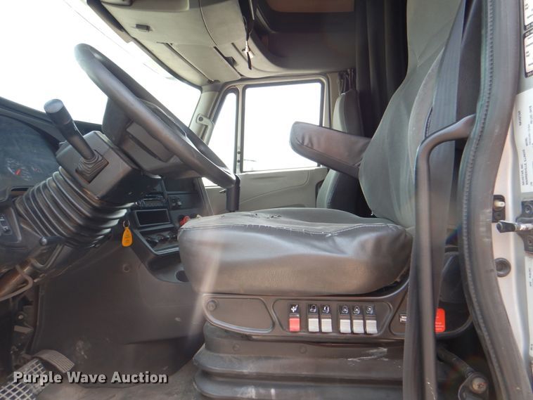 image for item DM3942 2013 International ProStar  truck tractor