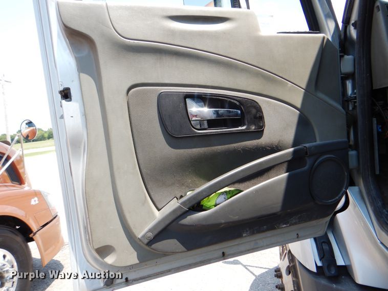 image for item DM3942 2013 International ProStar  truck tractor