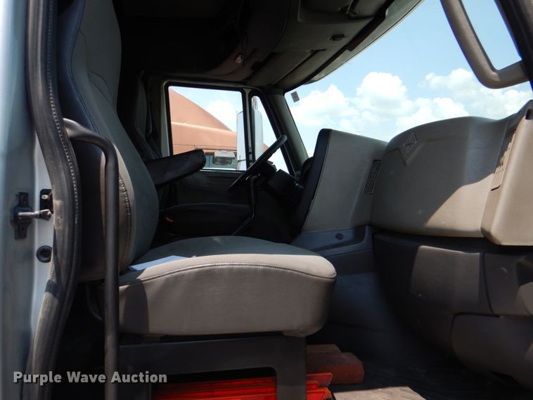 image for item DM3942 2013 International ProStar  truck tractor