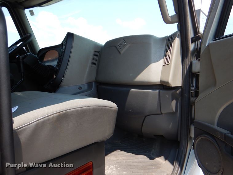 image for item DM3942 2013 International ProStar  truck tractor