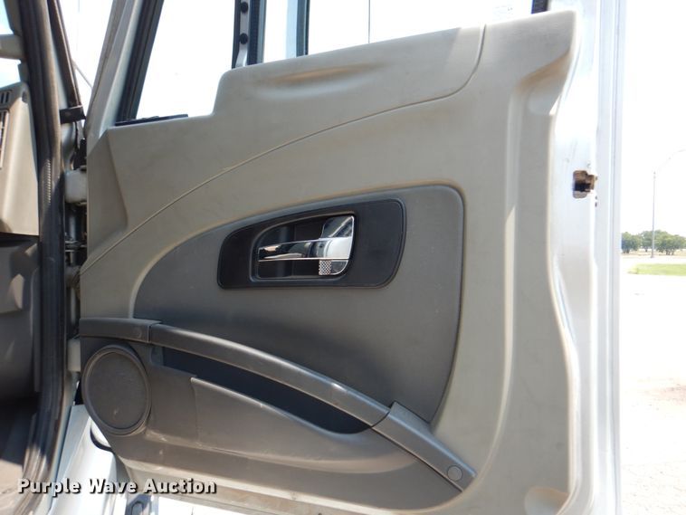 image for item DM3942 2013 International ProStar  truck tractor