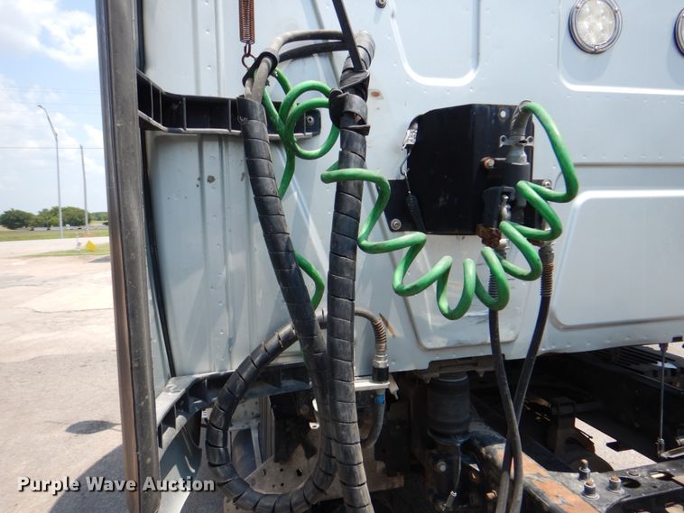 image for item DM3942 2013 International ProStar  truck tractor