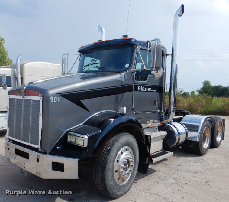 image for item DM3959 1999 Kenworth T800  semi truck