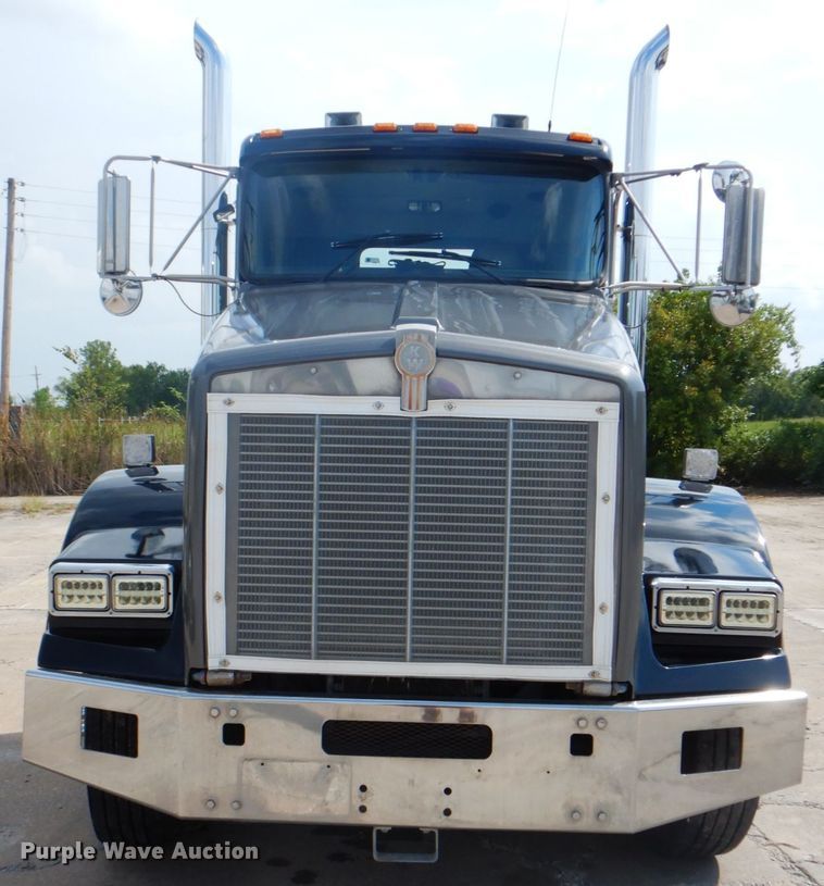 image for item DM3959 1999 Kenworth T800  semi truck