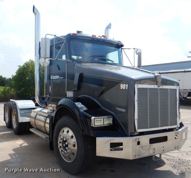 image for item DM3959 1999 Kenworth T800  semi truck