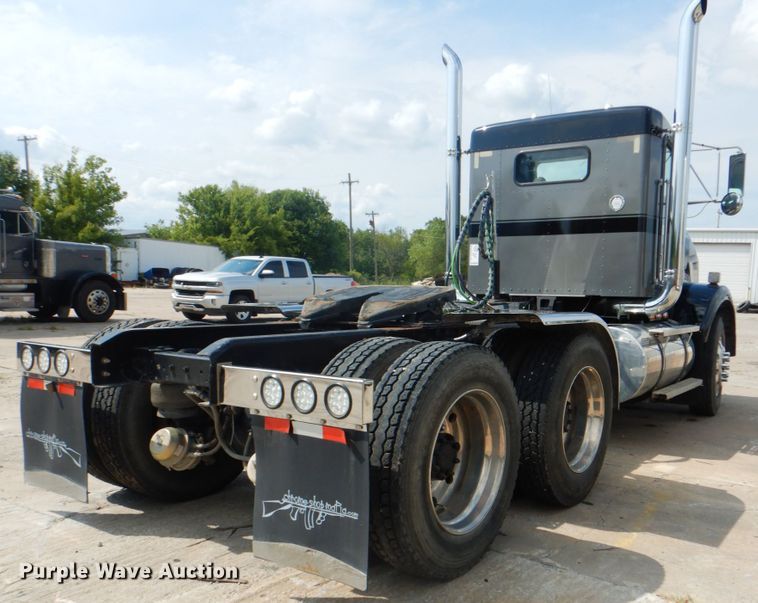 image for item DM3959 1999 Kenworth T800  semi truck