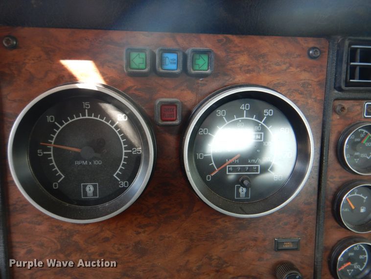 image for item DM3959 1999 Kenworth T800  semi truck