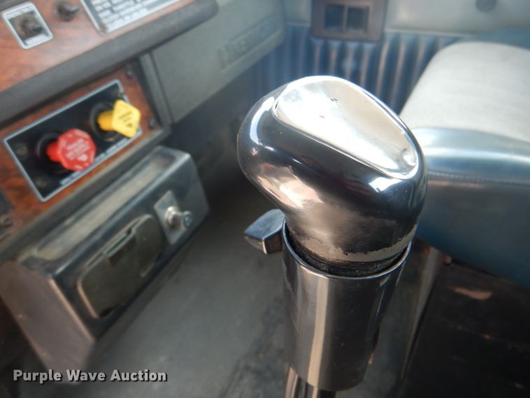 image for item DM3959 1999 Kenworth T800  semi truck