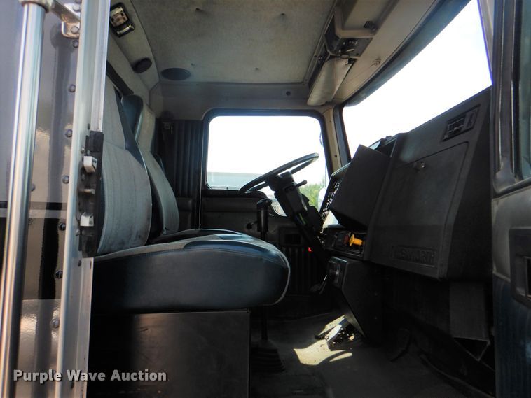 image for item DM3959 1999 Kenworth T800  semi truck