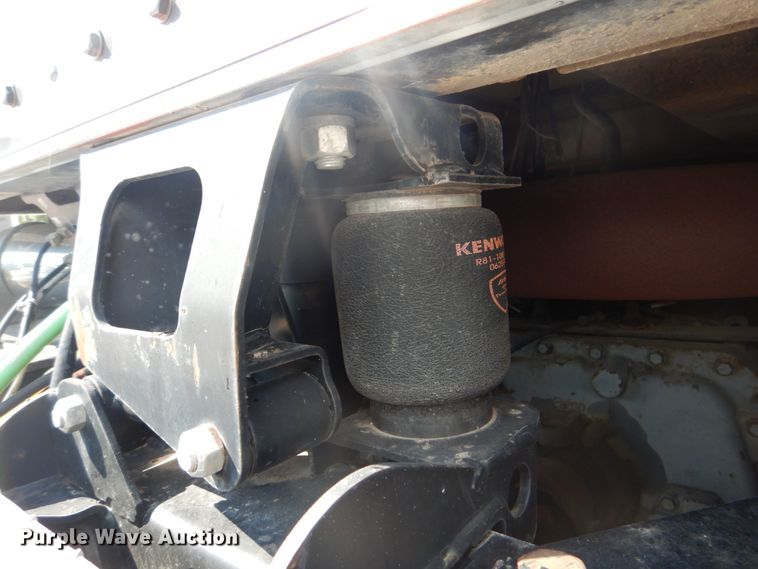 image for item DM3959 1999 Kenworth T800  semi truck