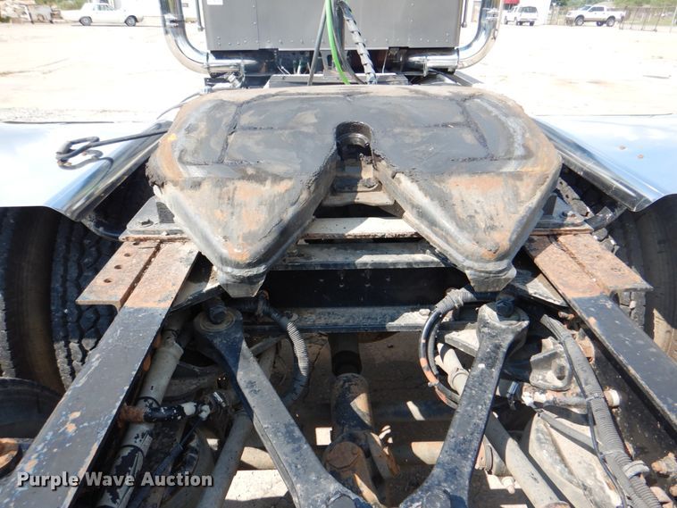 image for item DM3959 1999 Kenworth T800  semi truck