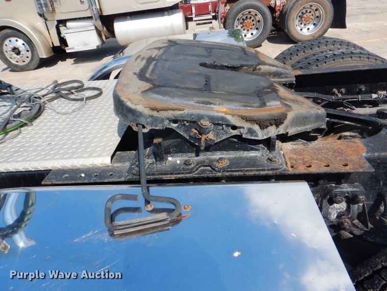 image for item DM3959 1999 Kenworth T800  semi truck