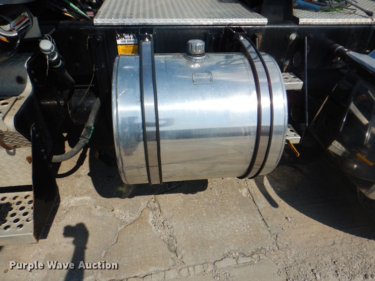 image for item DM3959 1999 Kenworth T800  semi truck