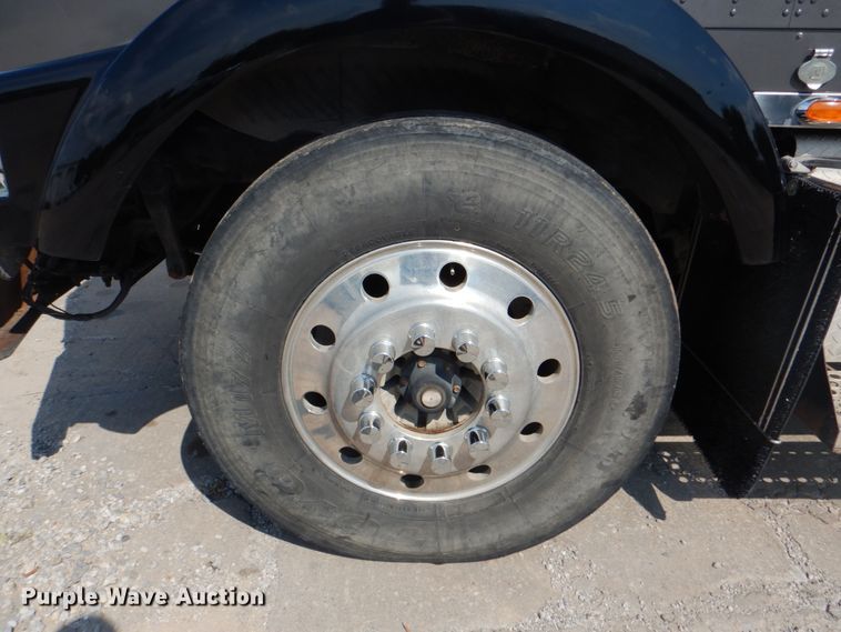 image for item DM3959 1999 Kenworth T800  semi truck