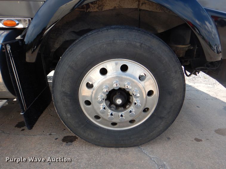 image for item DM3959 1999 Kenworth T800  semi truck