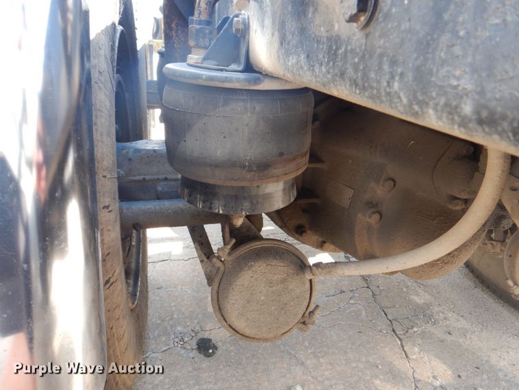 image for item DM3959 1999 Kenworth T800  semi truck