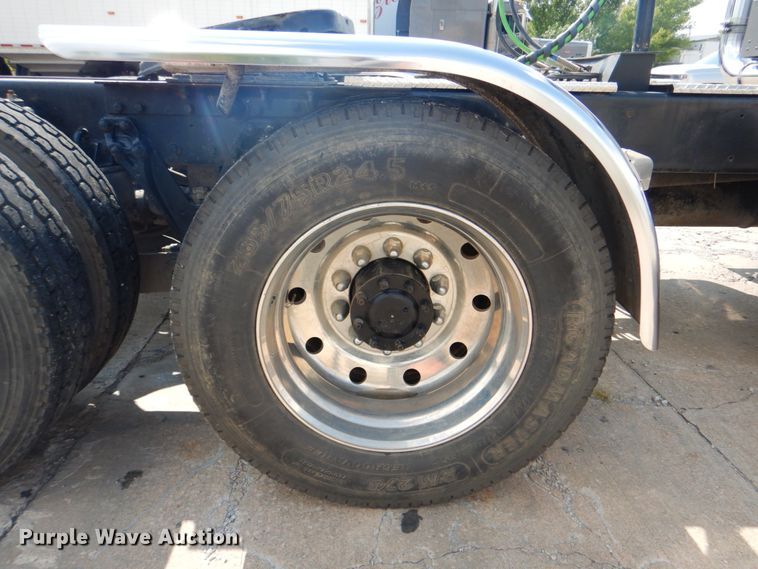 image for item DM3959 1999 Kenworth T800  semi truck