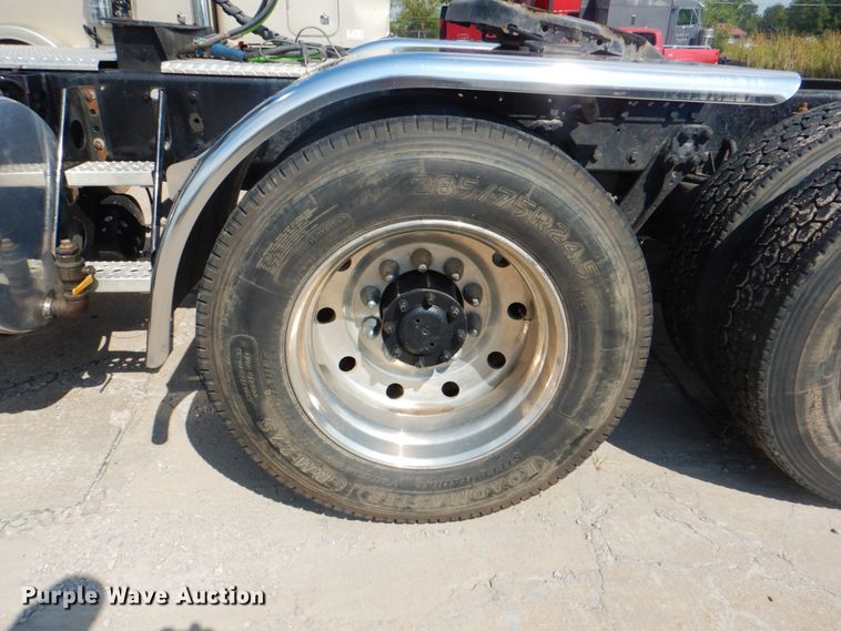 image for item DM3959 1999 Kenworth T800  semi truck