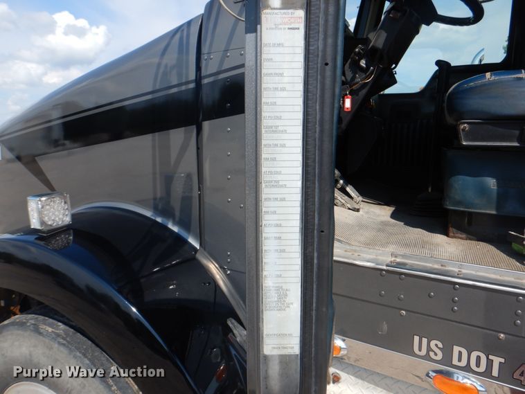 image for item DM3959 1999 Kenworth T800  semi truck