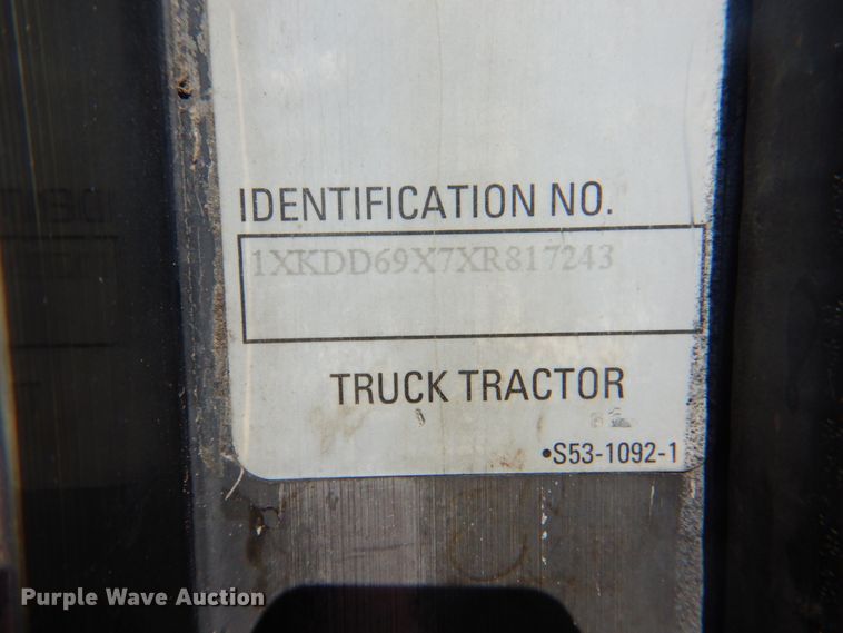 image for item DM3959 1999 Kenworth T800  semi truck
