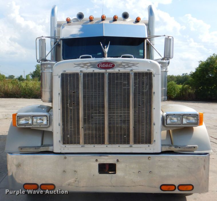 image for item DM3960 2000 Peterbilt 379  semi truck